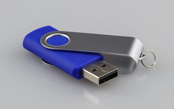 La clé USB avec logo : un objet personnalisable pas cher